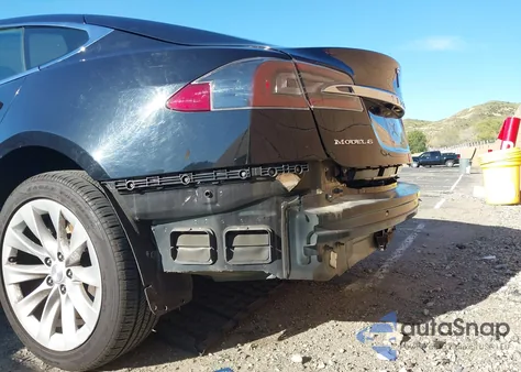 2016 Tesla Model S 60D/70D/75D/85D/90D z USA, uszkodzony, nr VIN 5YJSA1E29GF137391